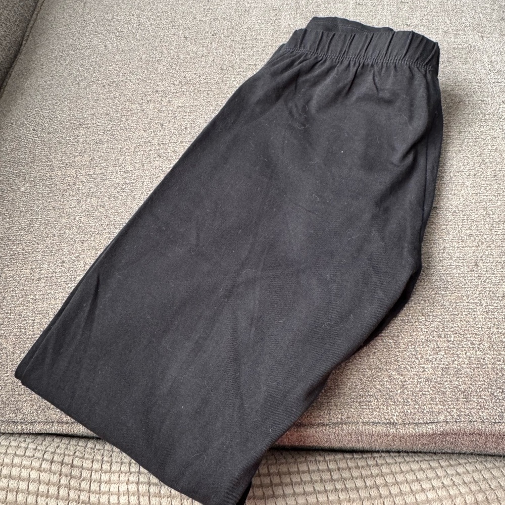 No Boundaries Black Leggings with Elastic Waistband and Soft Drape